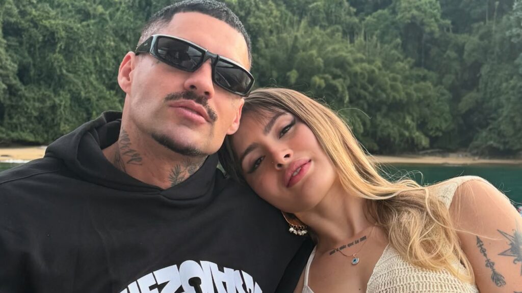 Rapper Filipe Ret surpreende ao encher tanque de 300 motoboys