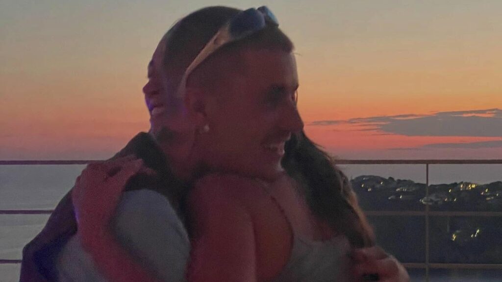 Justin Bieber lança novo álbum sobre sua esposa Hailey