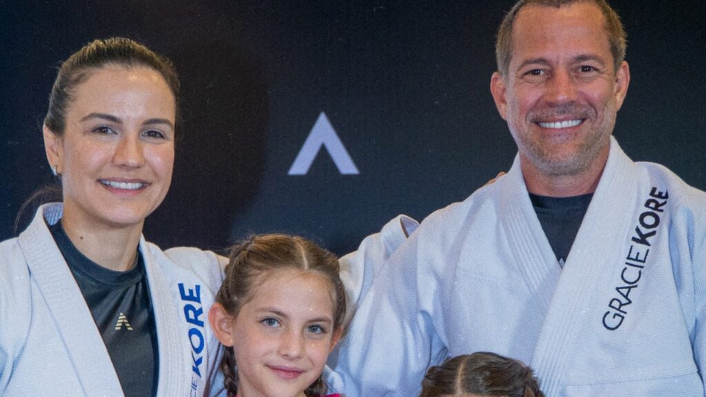Kyra Gracie e Malvino Salvador ensinam técnicas de defesa pessoal
