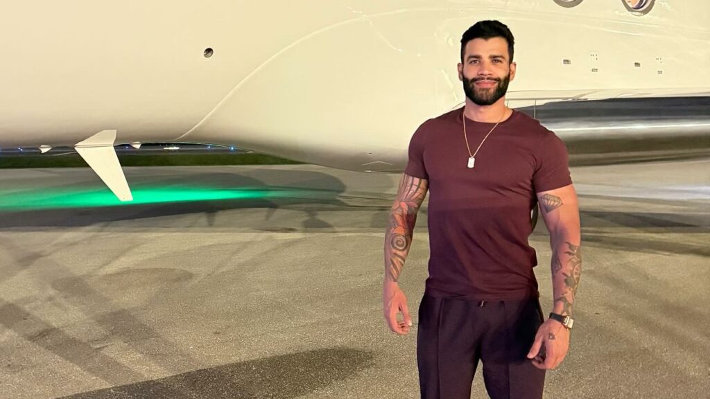 Convidada viraliza ao dormir no show de Gusttavo Lima