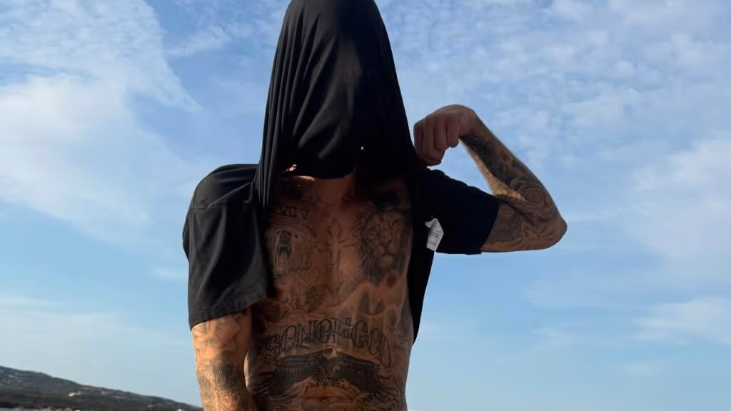 Justin Bieber volta ao top do Spotify com “Swag”