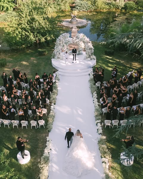 O álbum de fotos do casamento de Endrick e Gabriely Miranda