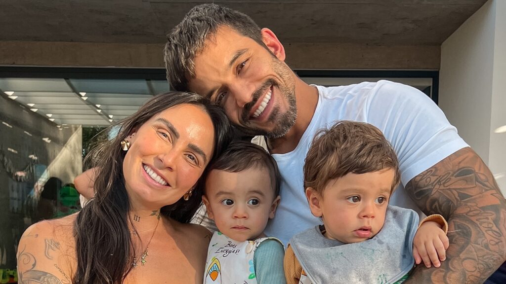 Influenciadora afasta cães dos filhos por motivos de segurança