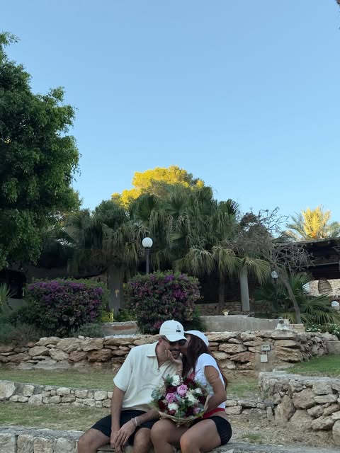 Anitta curte viagem a Ibiza com o namorado