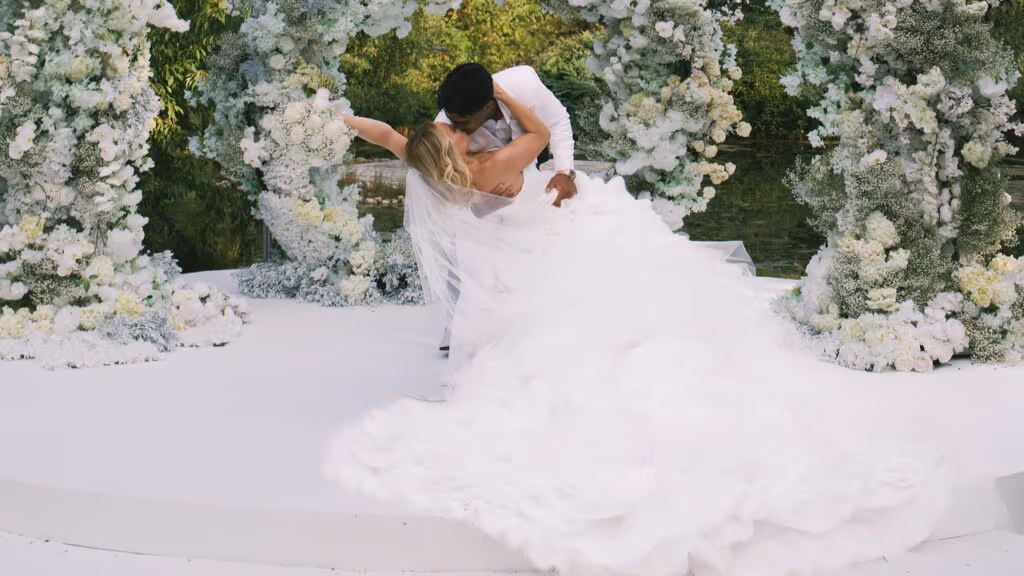 O álbum de fotos do casamento de Endrick e Gabriely Miranda