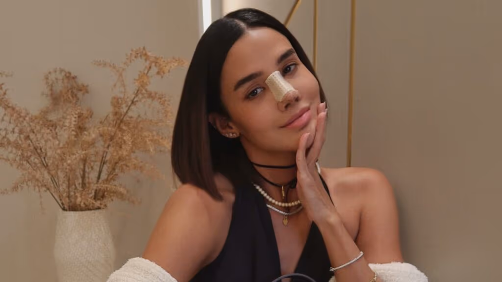 Ex-BBB Kerline mostra resultado da rinoplastia