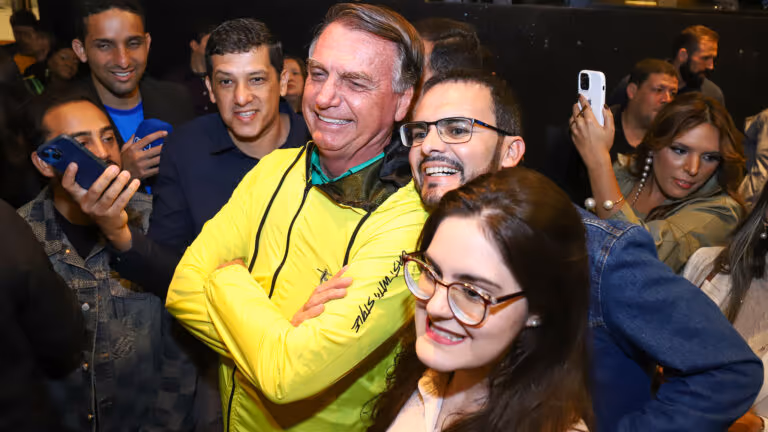 Bolsonaro se compara a Trump ao agradecer ao &quot;ilustre amigo&quot;