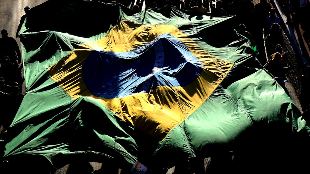 A arte de ser roubado e taxado no Brasil
