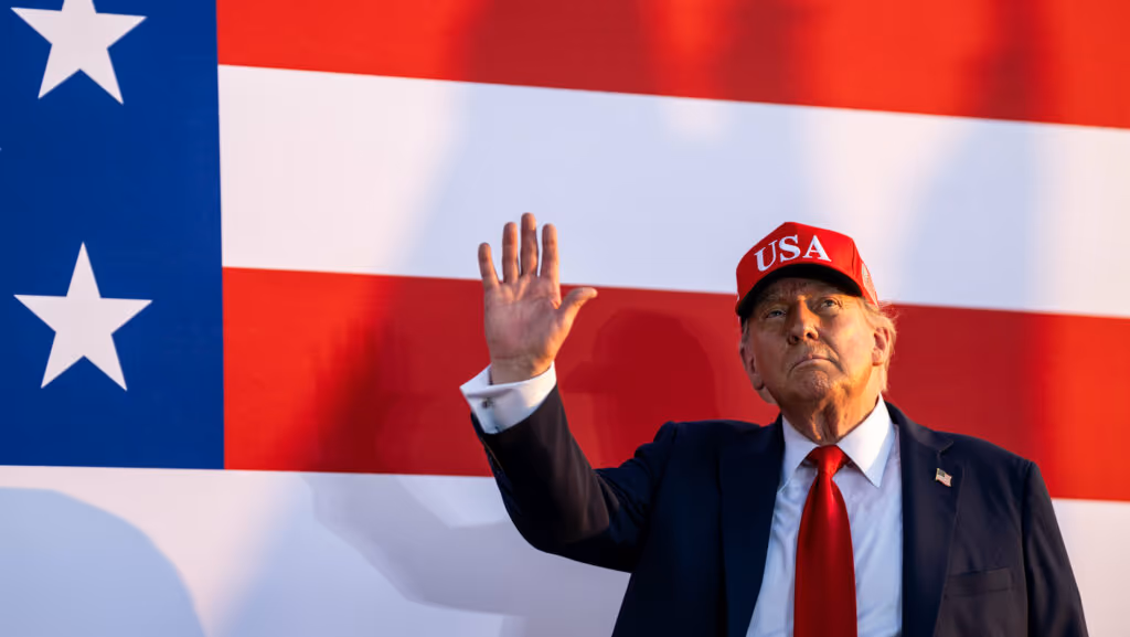 Trump promete tarifa adicional a quem “se alinhar às políticas antiamericanas do Brics”