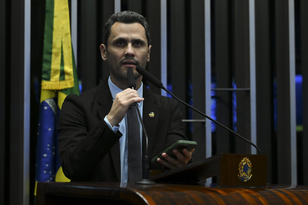 Cleitinho lidera corrida pelo governo de MG, aponta pesquisa