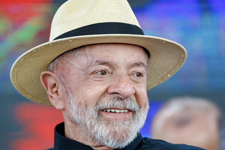 O bicho-empresário, e Lula lambendo os beiços