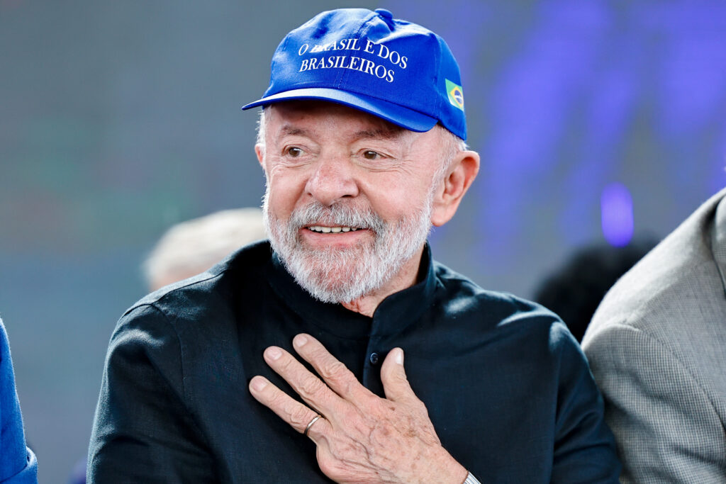 Lula faz chacota de Eduardo Bolsonaro: “Ô Trump, não deixa meu pai ser preso!”