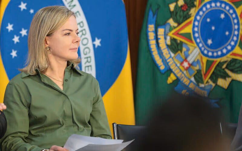 Gleisi afirma que governo já tem propostas de regulamentação das redes sociais