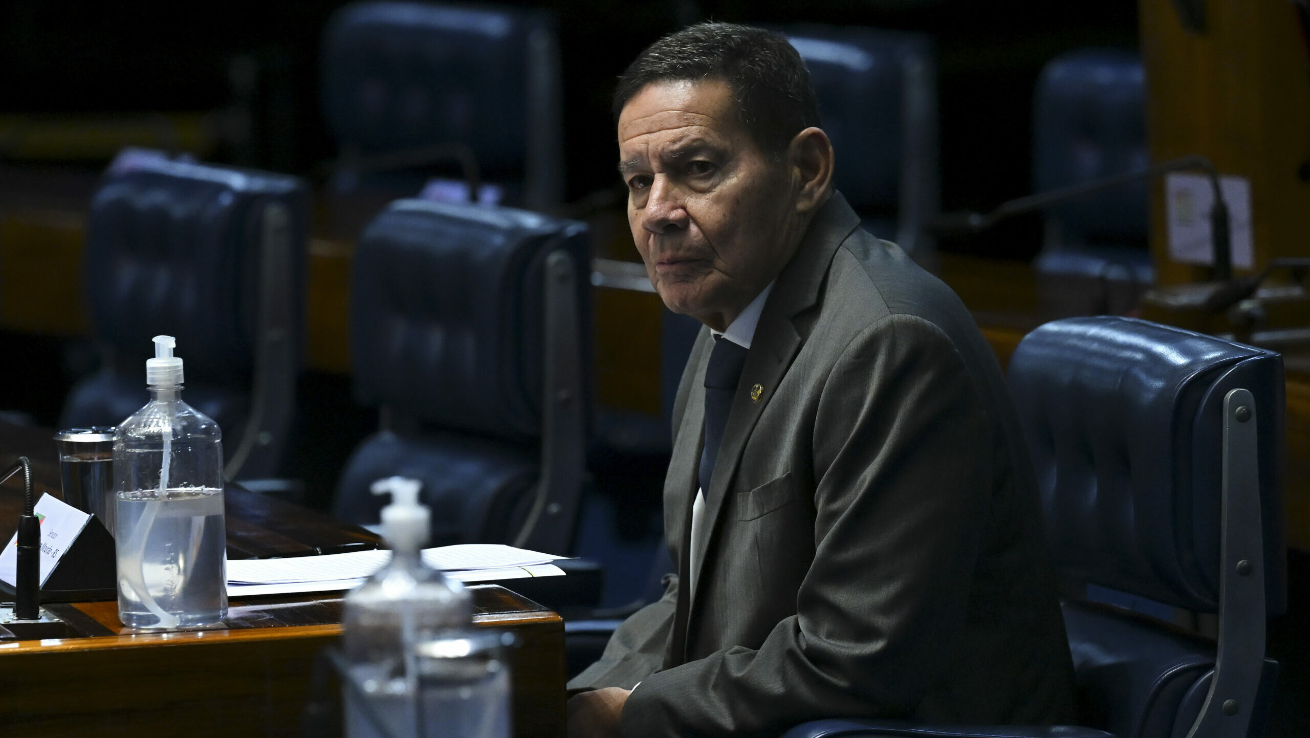 Hamilton Mourão no Plenário do Senado