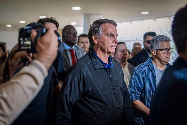 Moraes dá 24h para Bolsonaro explicar “descumprimento das medidas cautelares”