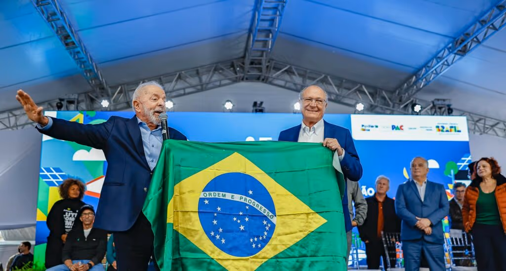 Lula: “Se o Trump tivesse me ligado, eu explicaria a situação do Bolsonaro”