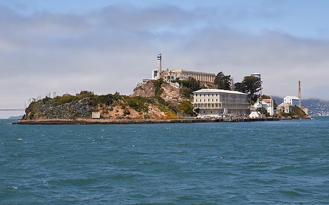 Crusoé: Trump vai reformar a prisão de Alcatraz?