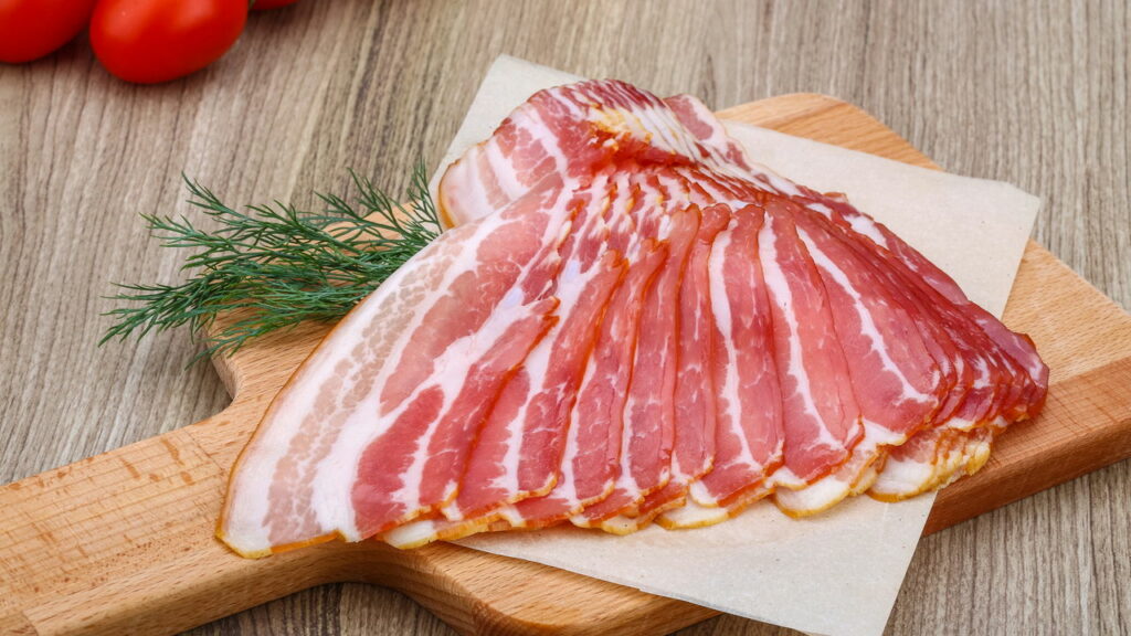 Alerta para maior recall de bacon do ano por risco de Listeria