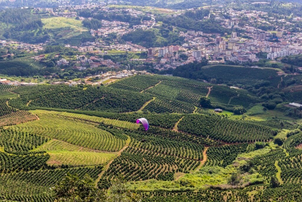 Conheça as belezas naturais e culturais da Serra Negra 