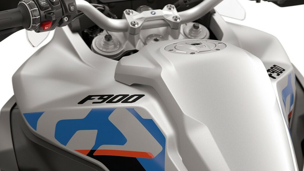 BMW F 900 R 2026 chega com motor forte e consumo eficiente