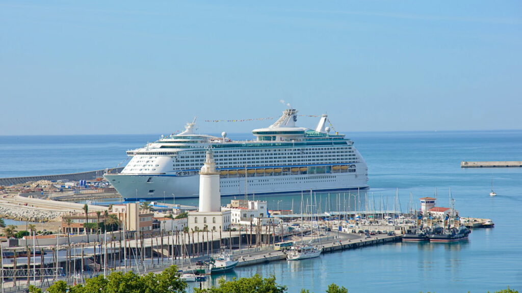 Barcelona diz basta ao turismo em massa e fecha dois terminais de cruzeiros