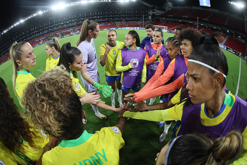 Brasil atropela o Uruguai e garante vaga na final da Copa América Feminina.