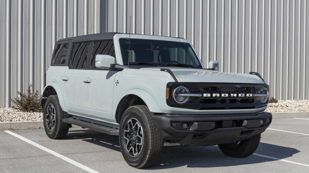 Ford faz recall de milhares de ve&iacute;culos por risco de inc&ecirc;ndio