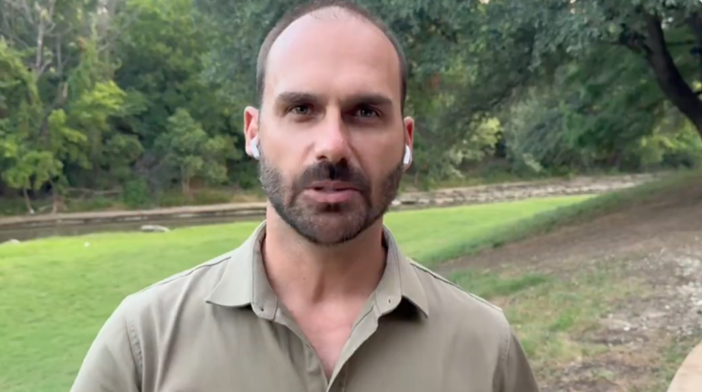 Eduardo Bolsonaro tenta jogar Trump contra Moraes, mas apaga post