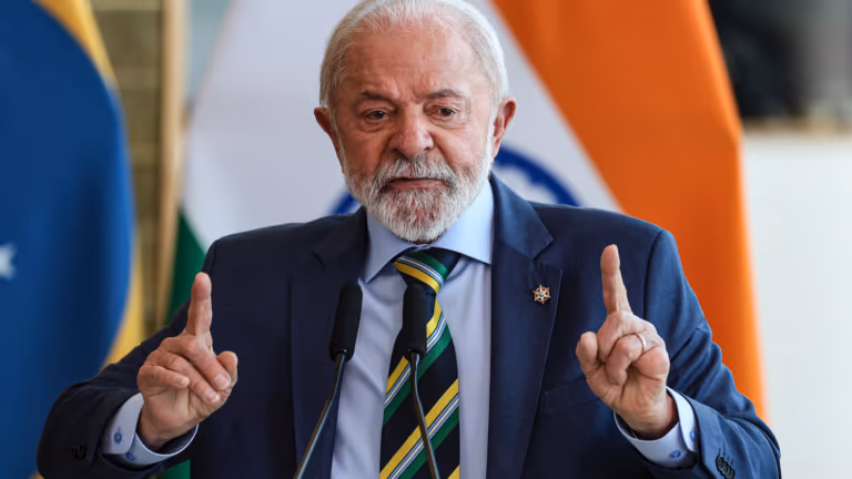 “Medida arbitrária e sem fundamento”, diz Lula sobre sanções contra Moraes