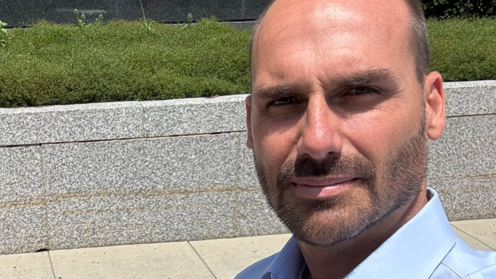 Eduardo Bolsonaro não vota em sessão de anistia e gera impasse na Câmara
