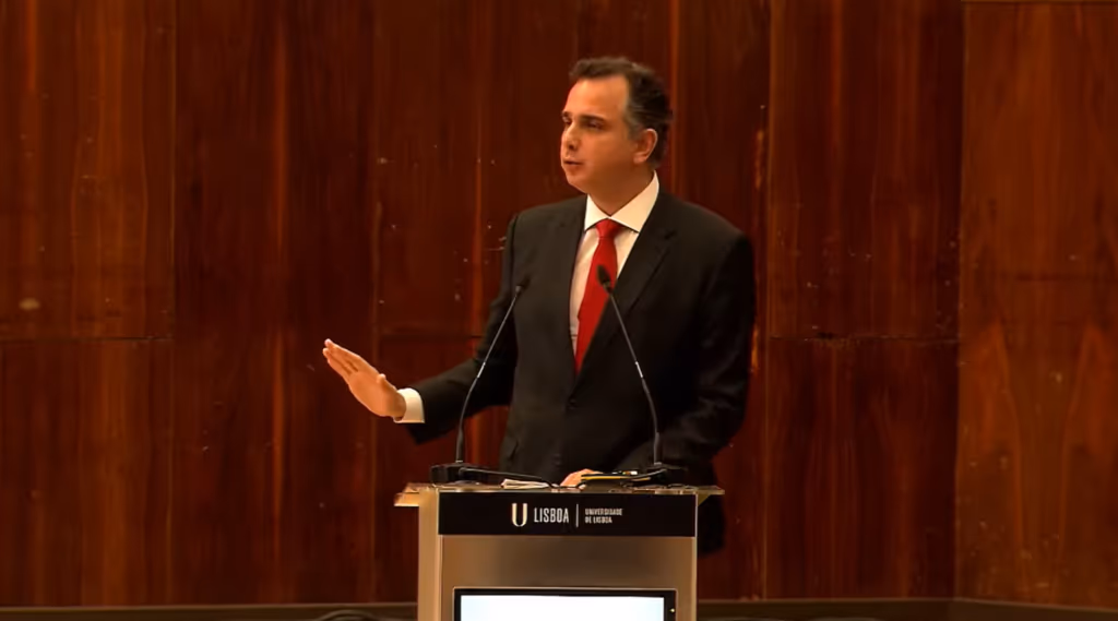 Congresso “falhou” ao não aprovar projeto para regular redes sociais, diz Pacheco