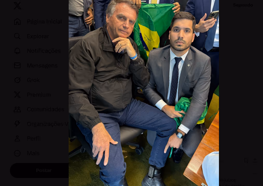O primeiro registro de Bolsonaro com tornozeleira eletrônica