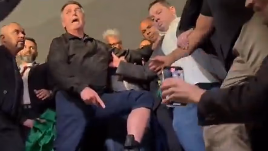 “O que vale para mim é a lei de Deus”, diz Bolsonaro ao mostrar tornozeleira