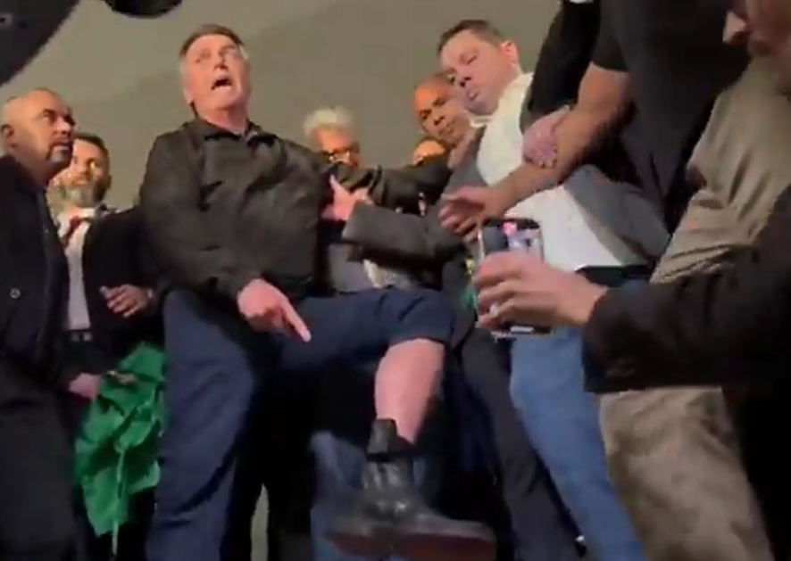 Bolsonaro admite ter usado ferro de solda em tornozeleira eletrônica