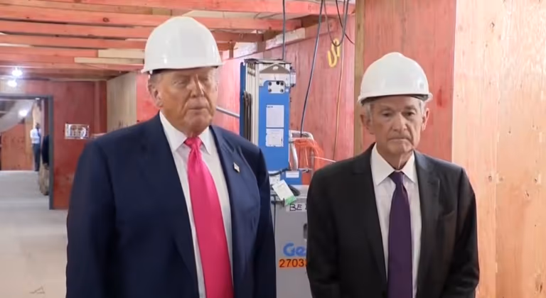 Trump ameaça processar presidente do banco central dos EUA: “Perdedor!”