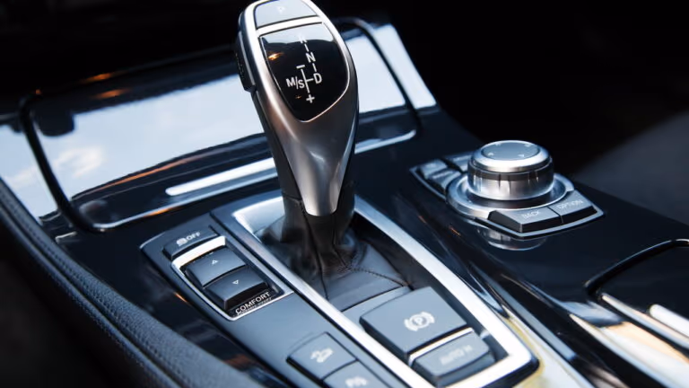 Como usar o freio de um carro com marcha automática