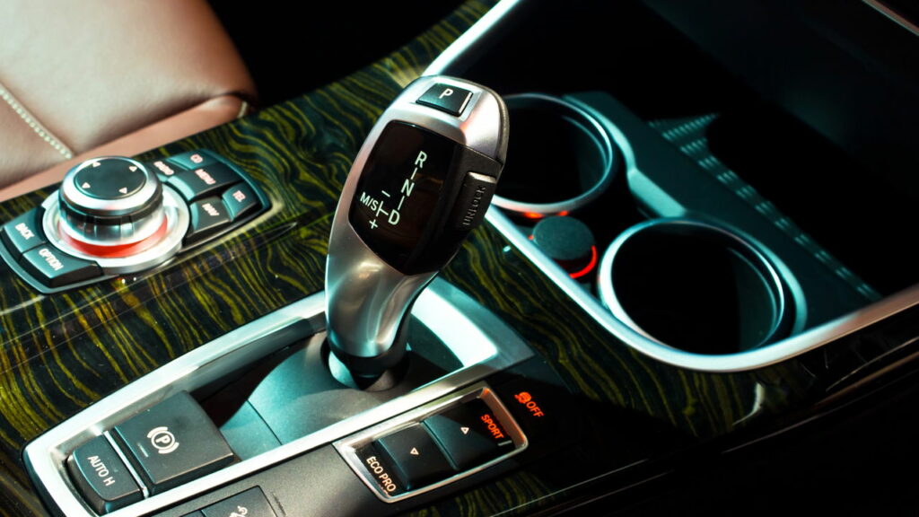 Como usar o freio de um carro com marcha automática