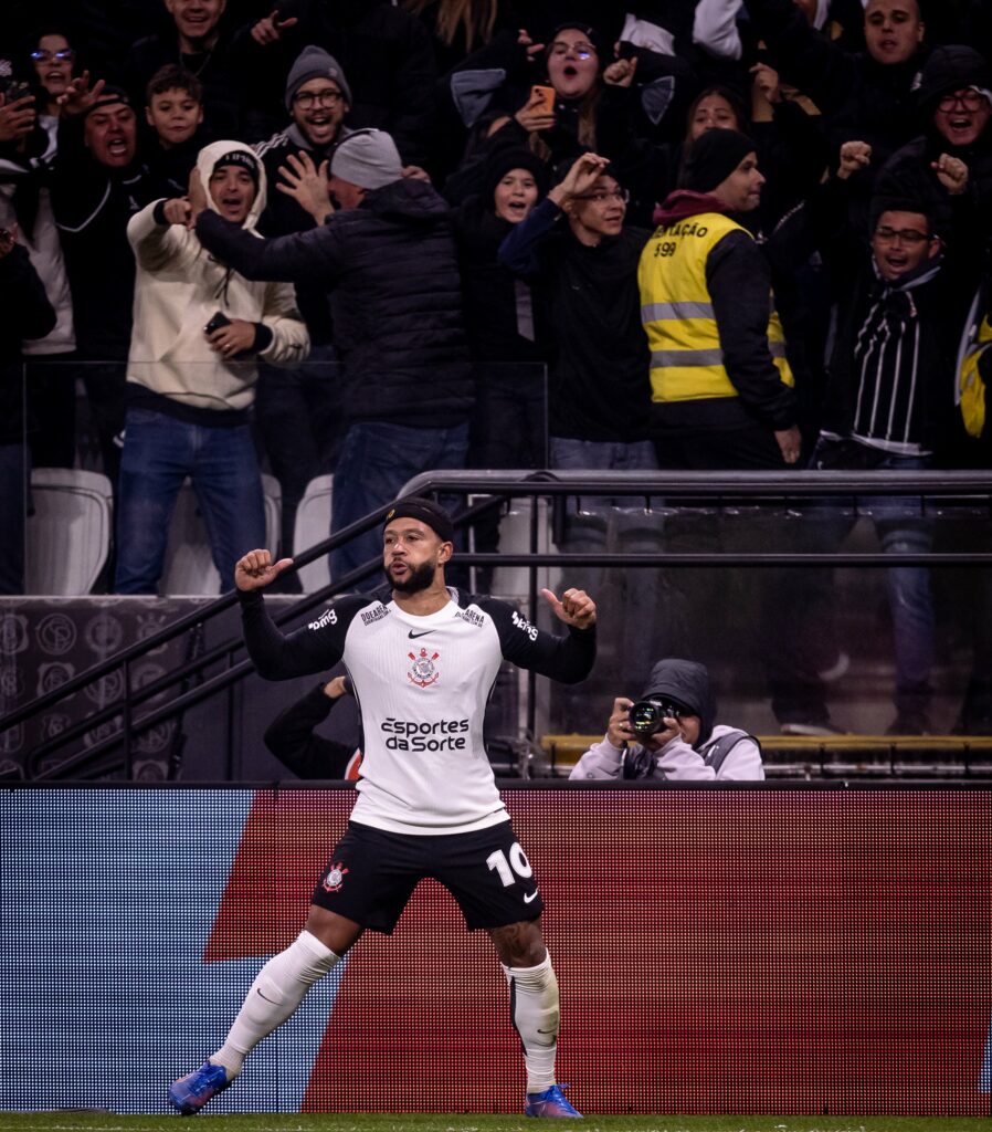 Corinthians sai na frente do Palmeiras por vaga nas quartas da Copa do Brasil