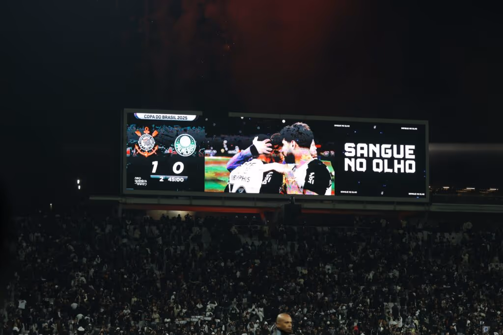 Corinthians sai na frente do Palmeiras por vaga nas quartas da Copa do Brasil