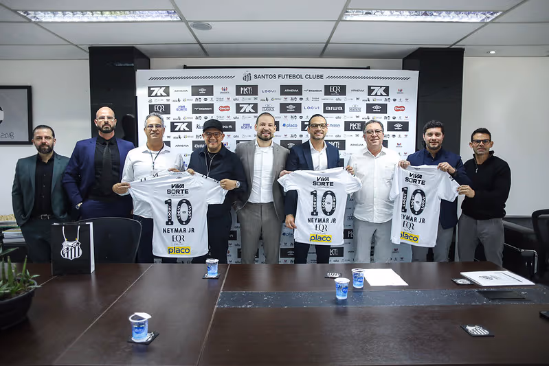 Empresa de bebidas de Neymar é a nova patrocinadora do Santos