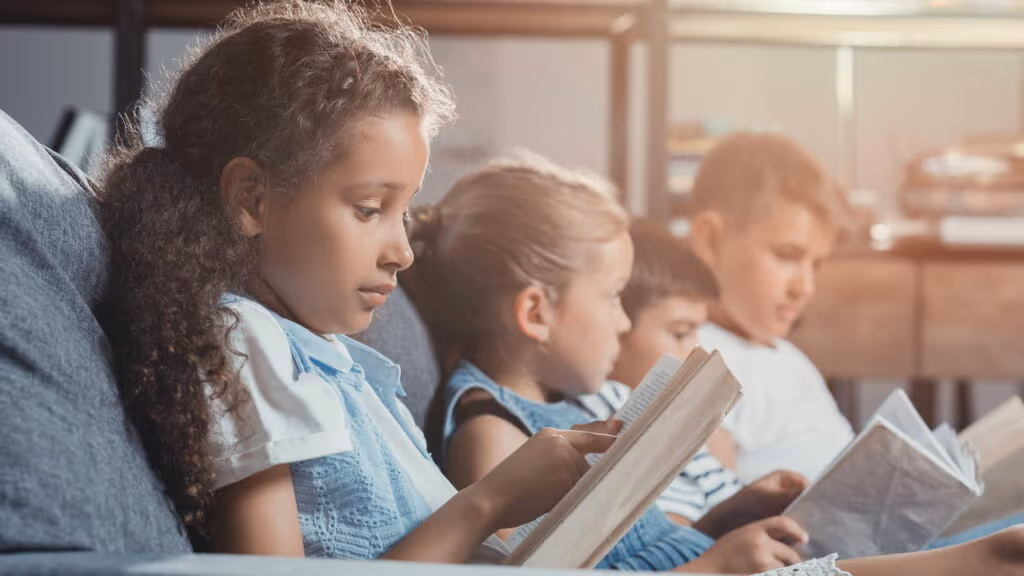 Especialista que educou crianças que entraram em Harvard, Standford e Princeton indica 5 livros para o sucesso dos filhos