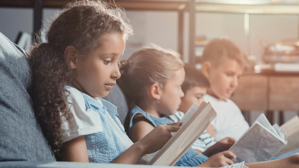 Especialista que educou crianças que entraram em Harvard, Standford e Princeton indica 5 livros para o sucesso dos filhos