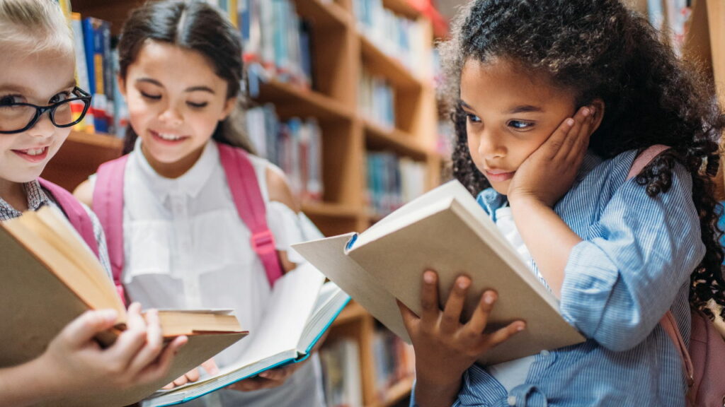 Especialista que educou crianças que entraram em Harvard, Standford e Princeton indica 5 livros para o sucesso dos filhos