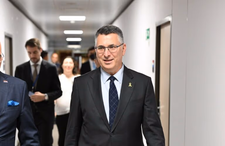 Crusoé: O que Israel ganha com a retirada americana da Unesco