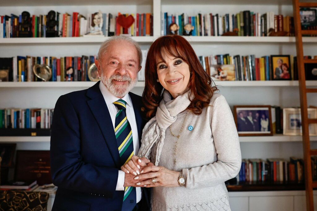 Comissão aprova convocação de chanceler para explicar visita de Lula a Kirchner
