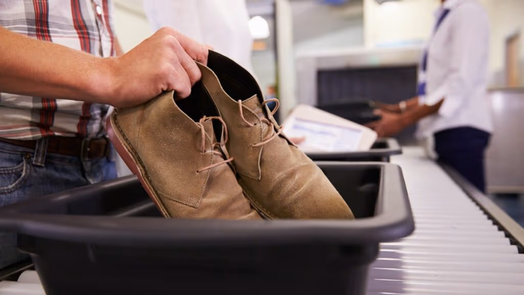 EUA suspendem exigência de tirar sapatos em inspeção de segurança em aeroportos