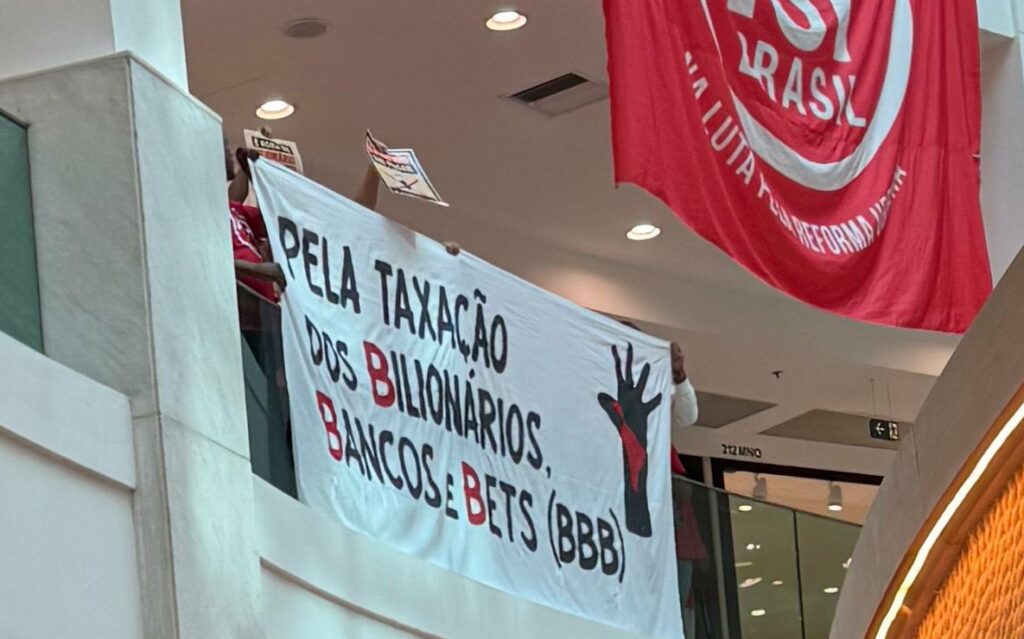 MTST protesta por taxação em shopping frequentado por Janja