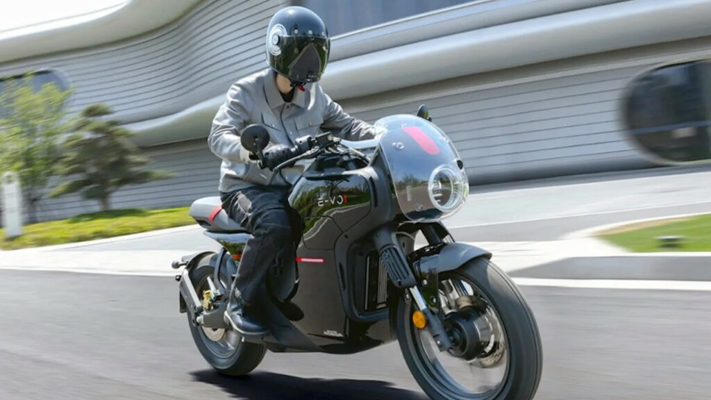 Essa moto elétrica da Honda pode chegar a até 120km/h e 170 km de autonomia