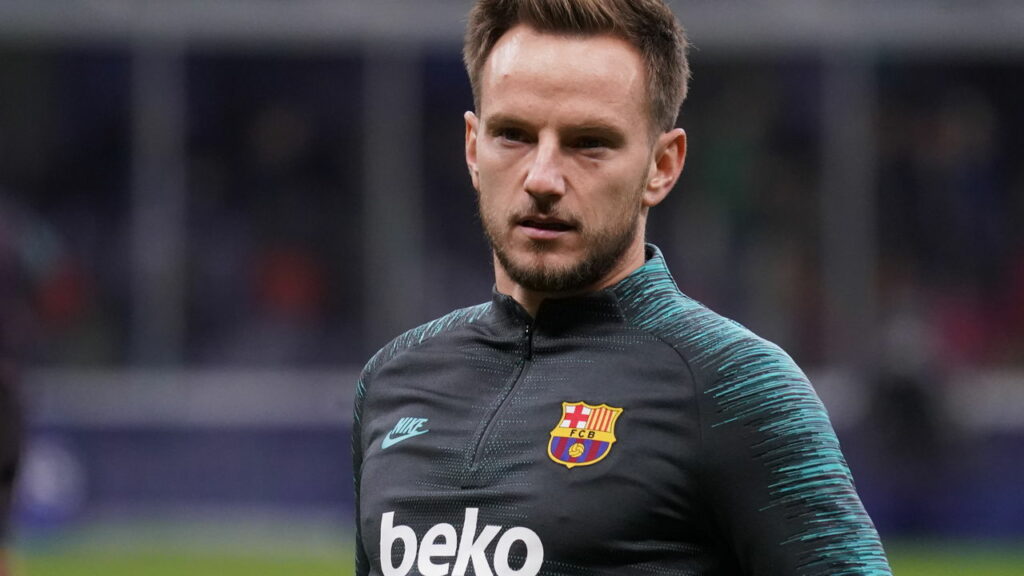Ivan Rakitić, lenda do futebol, se despede dos gramados