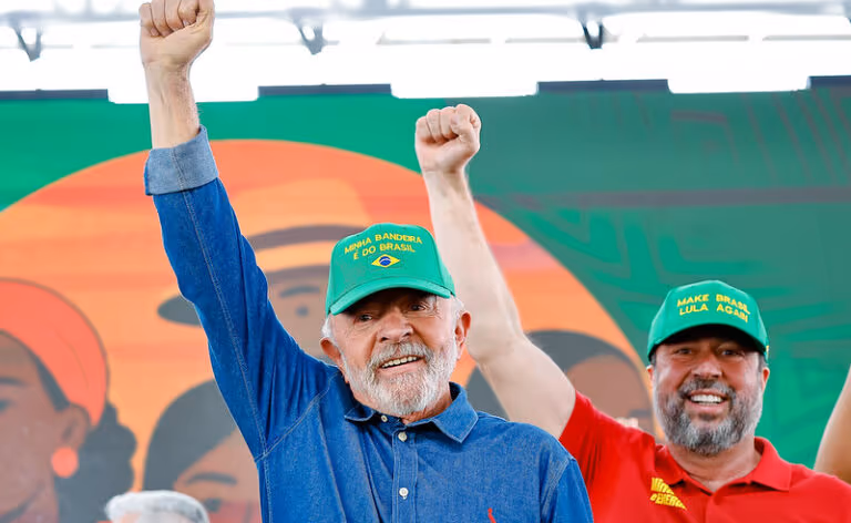 &quot;Cada vez vou ficar mais esquerdista, mais socialista&quot;, diz Lula